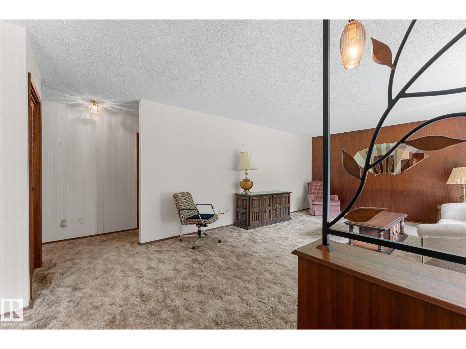 5020 53 Av Property Photo 5