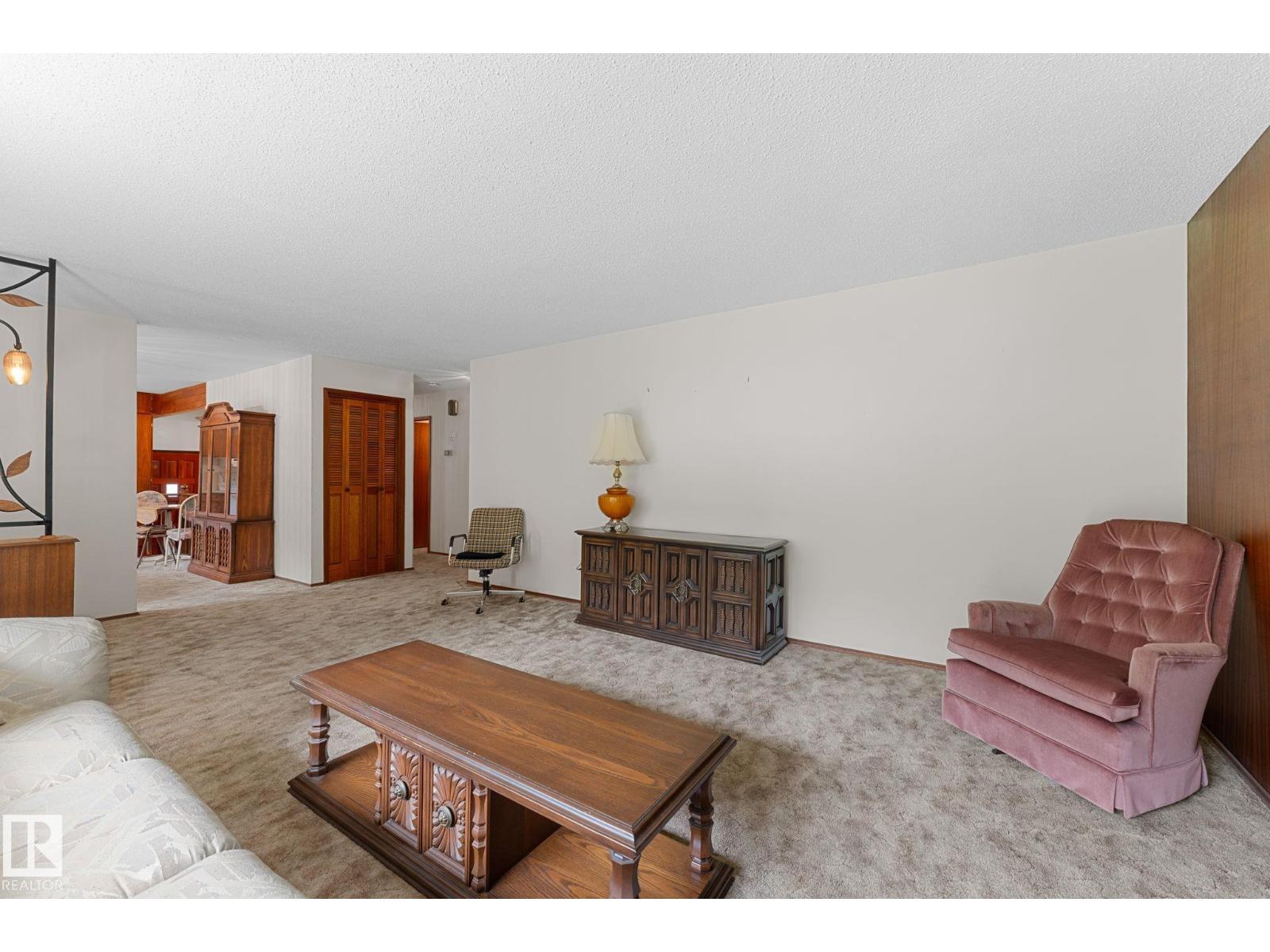 5020 53 Av Property Photo 8