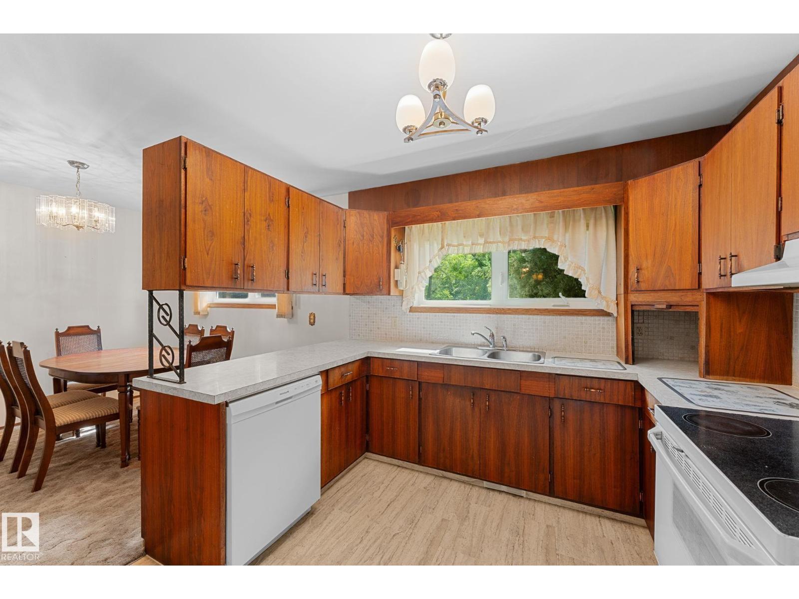 5020 53 Av Property Photo 15