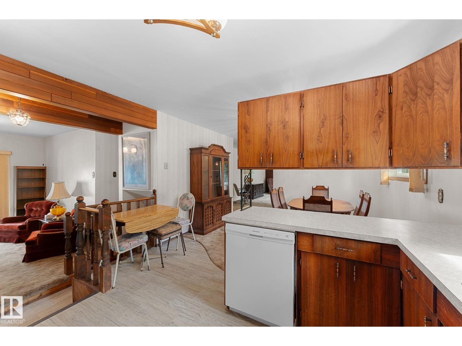 5020 53 Av Property Photo 17