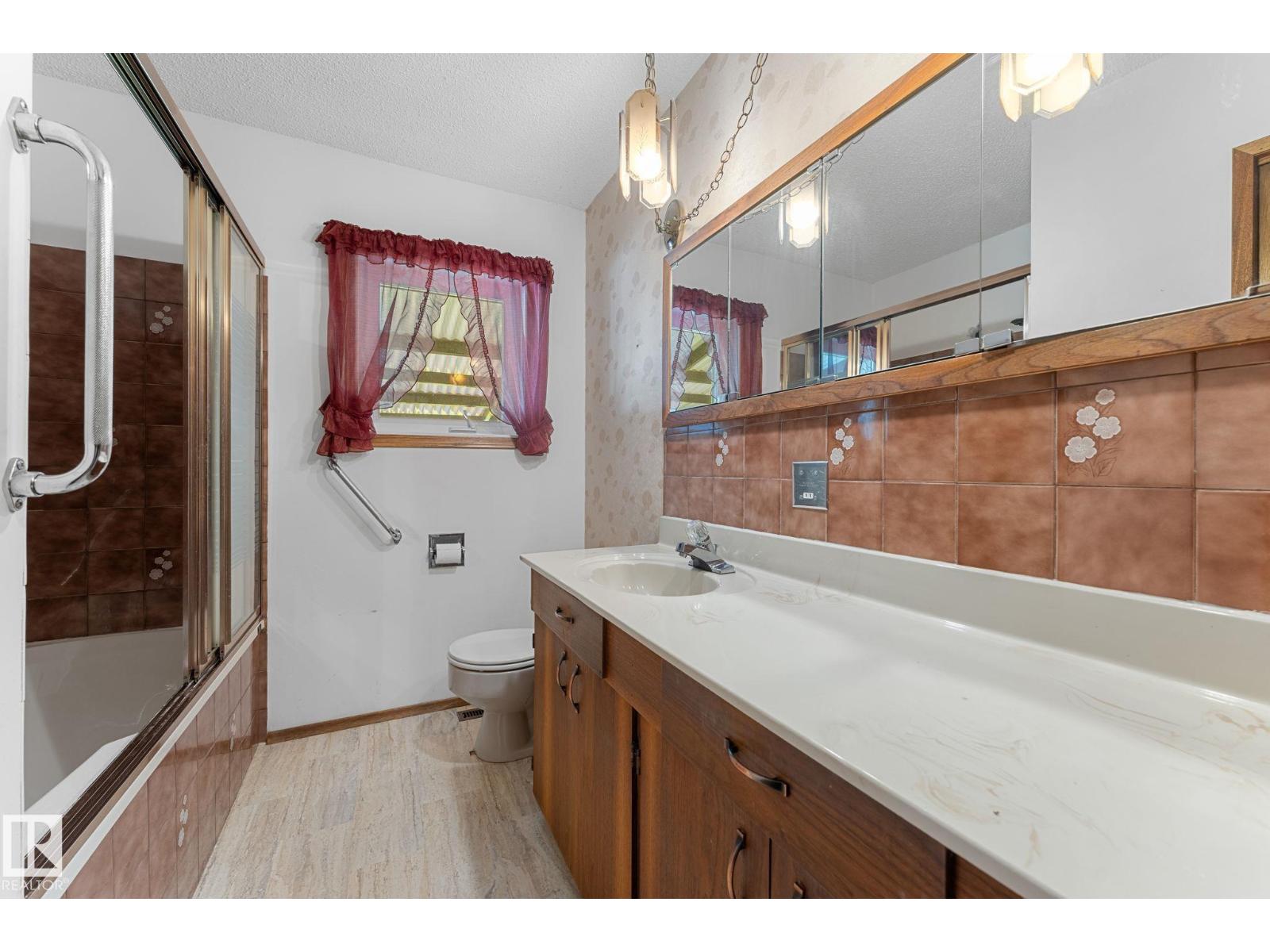 5020 53 Av Property Photo 24