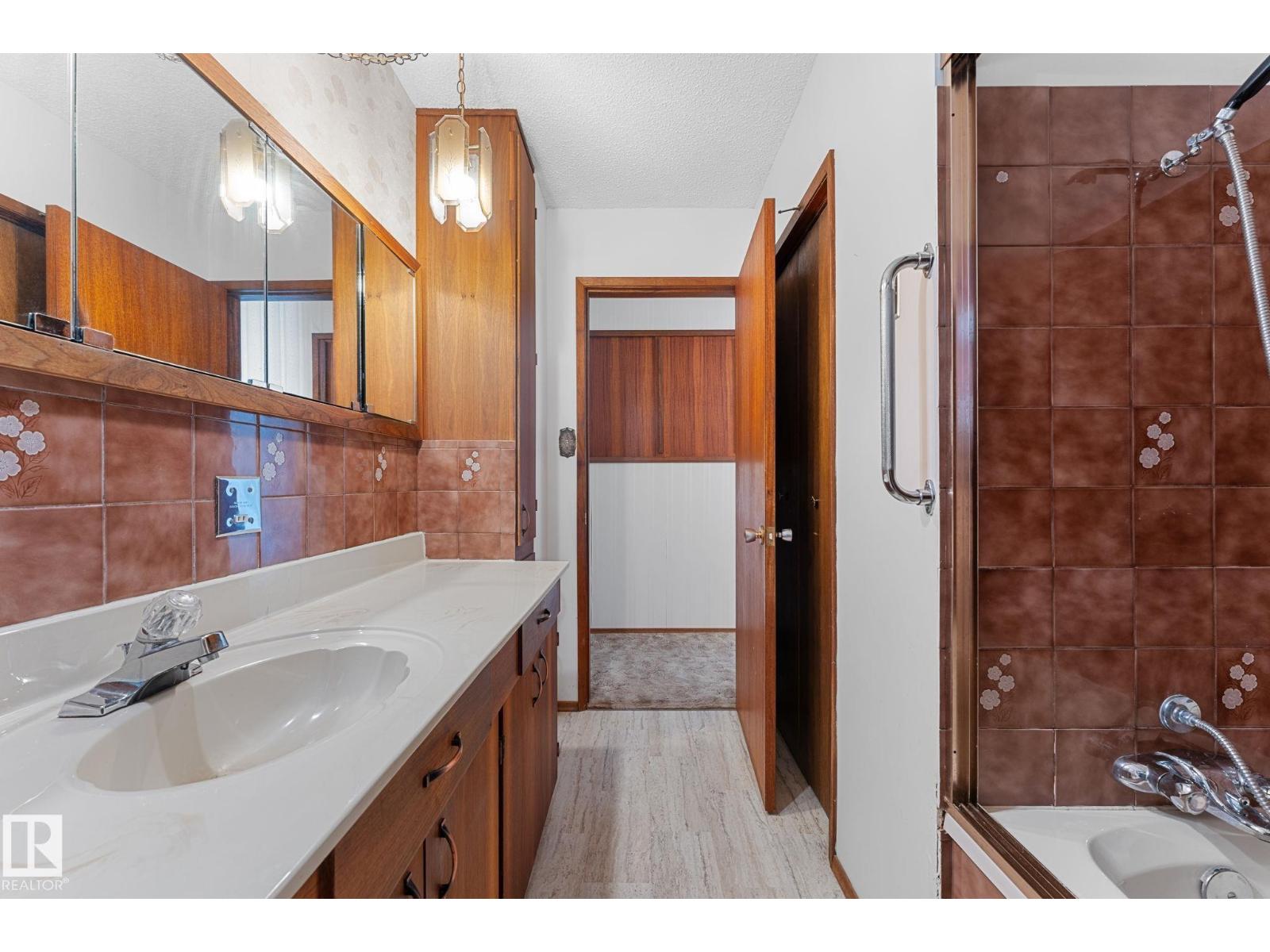 5020 53 Av Property Photo 25