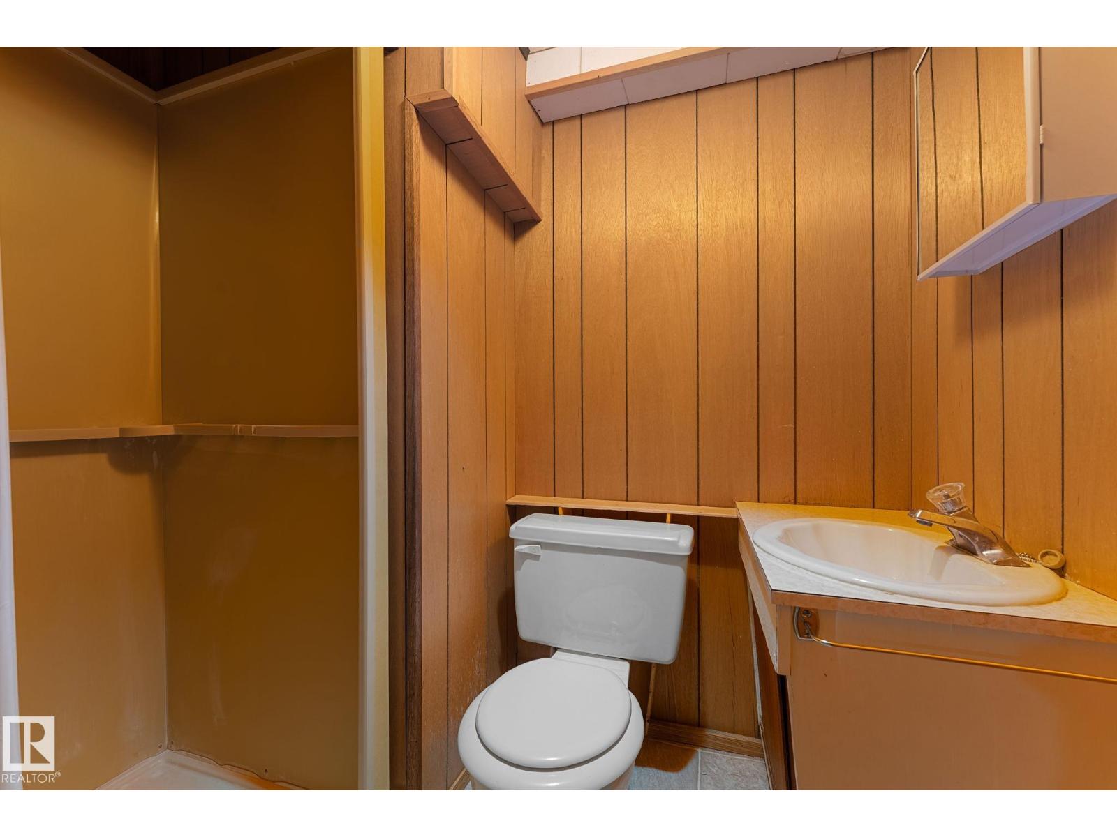 5020 53 Av Property Photo 37