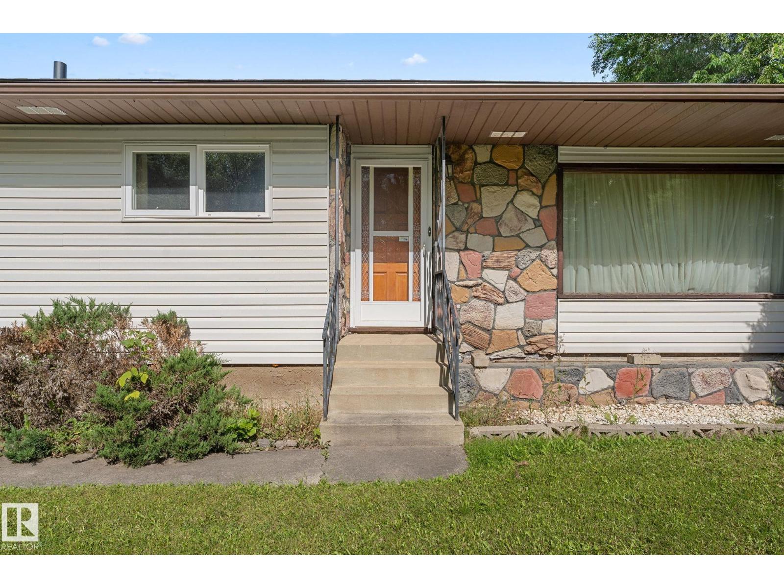 5020 53 Av Property Photo 56