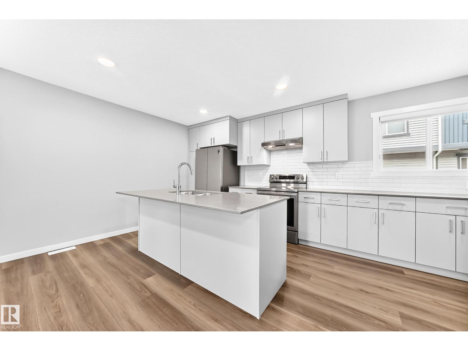#117 1530 Tamarack Bv Nw Property Photo 6
