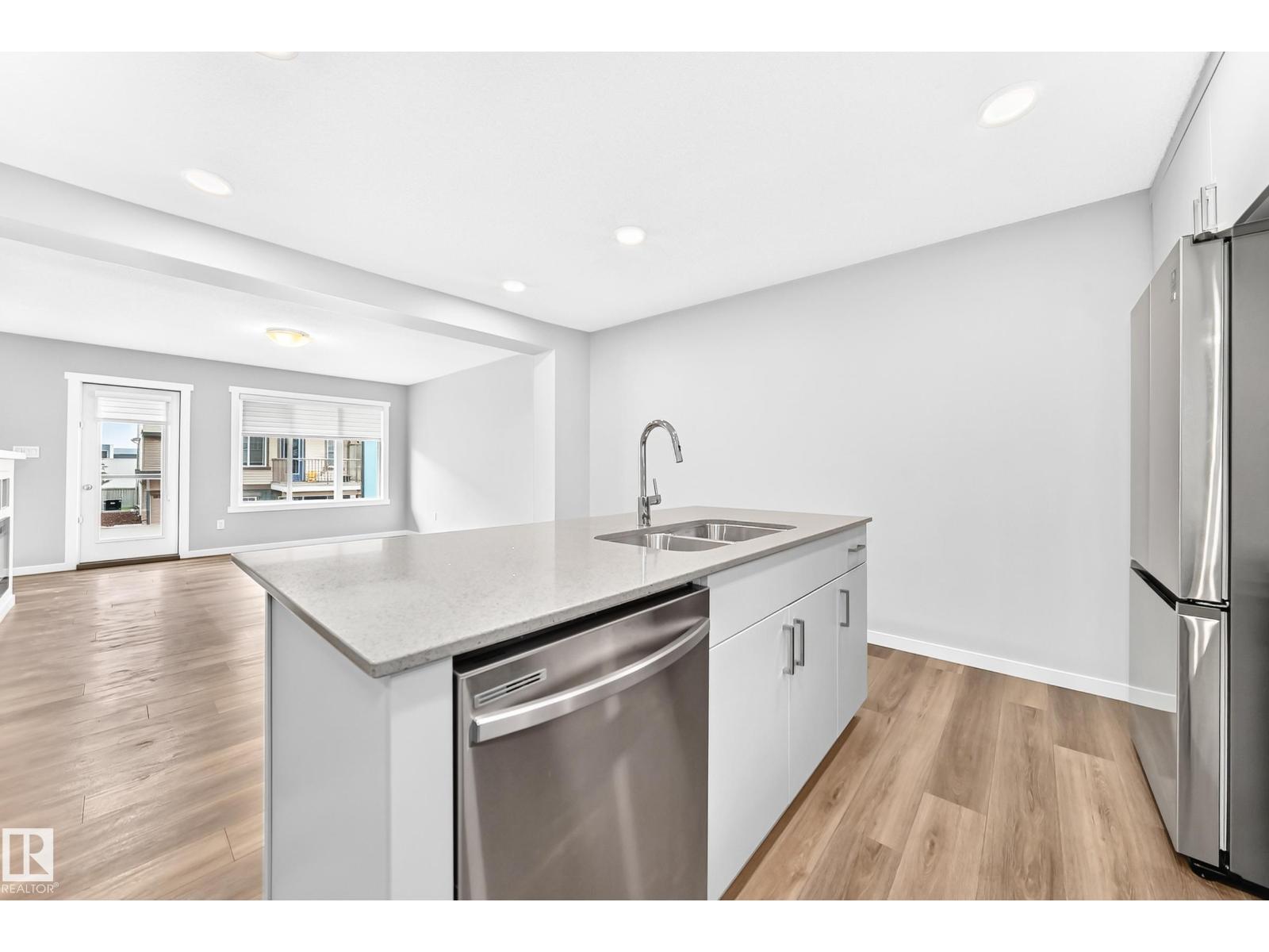 #117 1530 Tamarack Bv Nw Property Photo 9