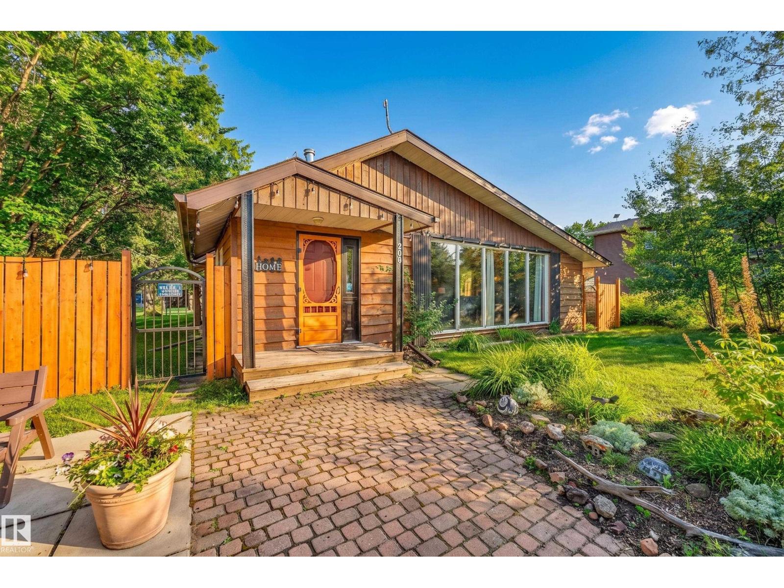 208 1 Av Photo de la propriété 1