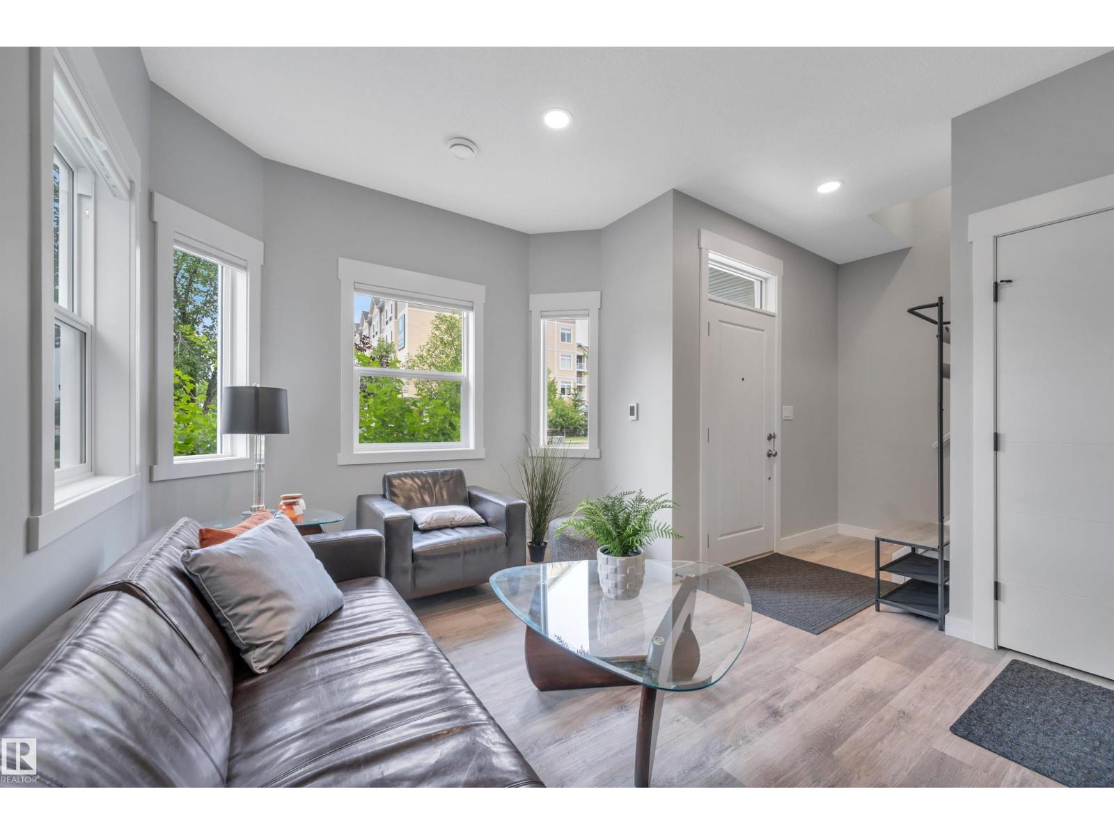 #4 150 Everitt Dr Property Photo 6