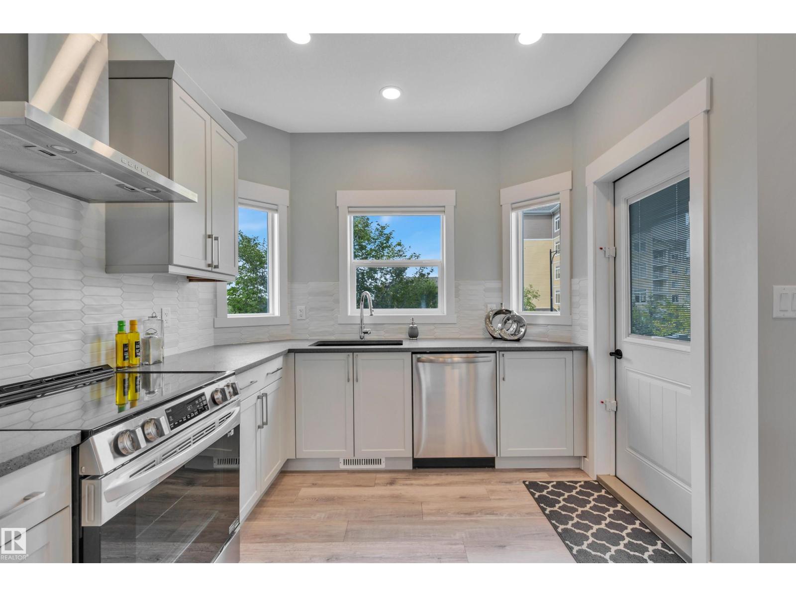 #4 150 Everitt Dr Property Photo 19