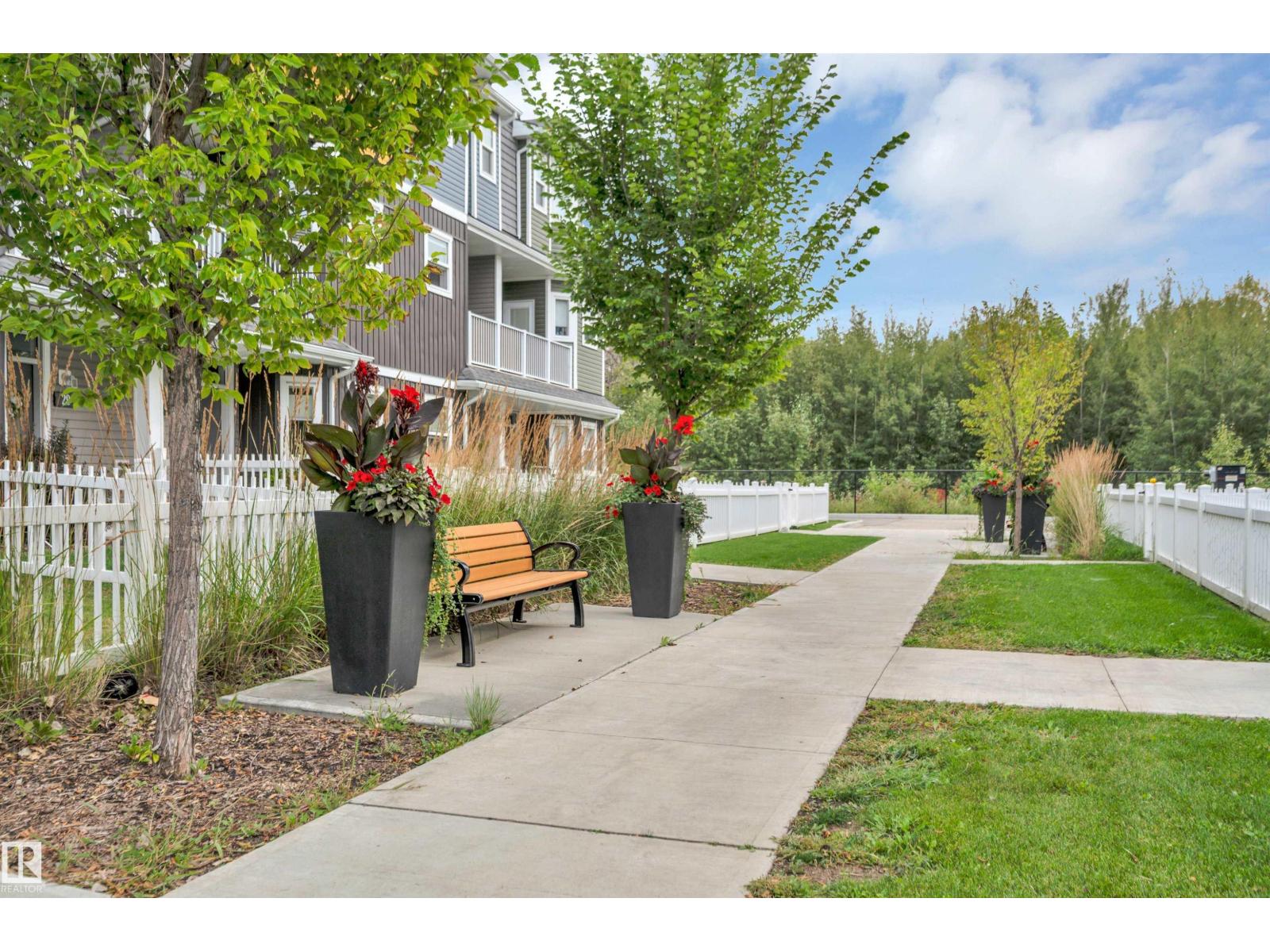 #4 150 Everitt Dr Property Photo 40