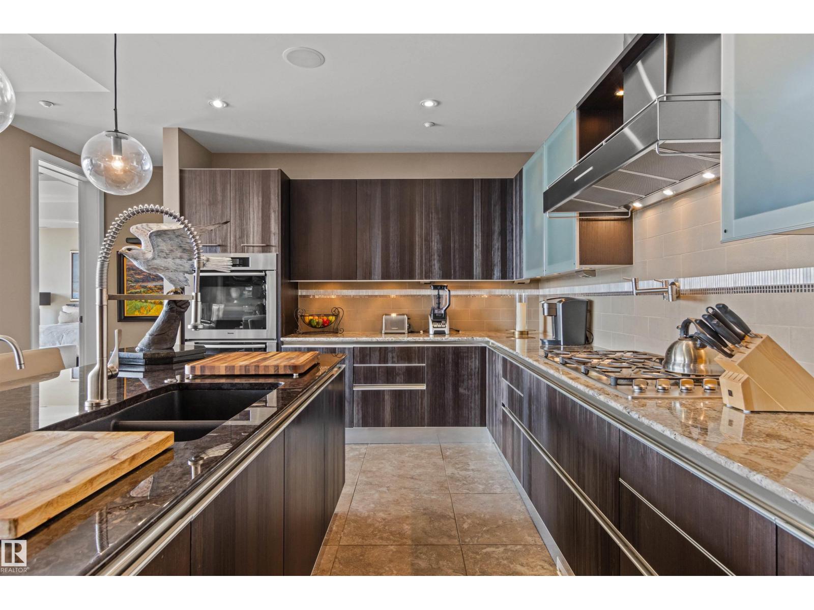 #401 11930 100 Av Nw Property Photo 34