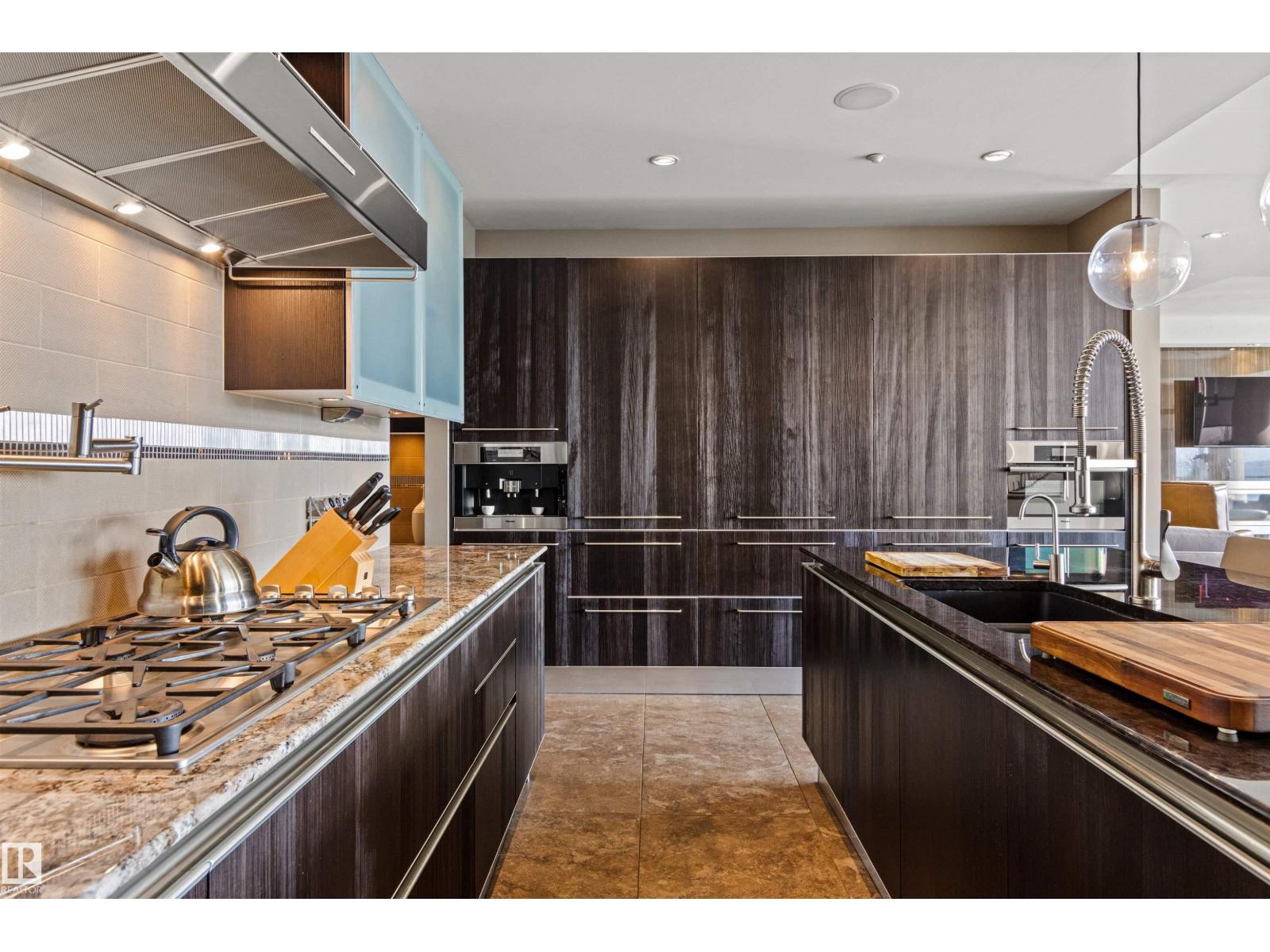 #401 11930 100 Av Nw Property Photo 35