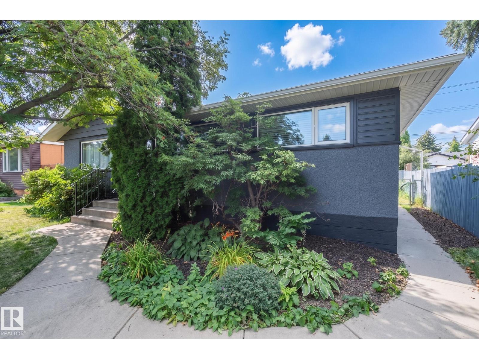 5207 103 Av Nw Property Photo 1