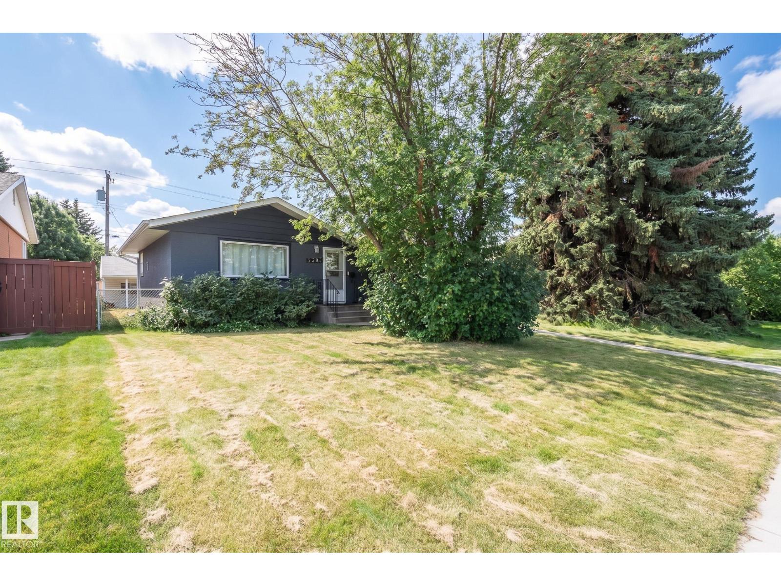 5207 103 Av Nw Property Photo 3