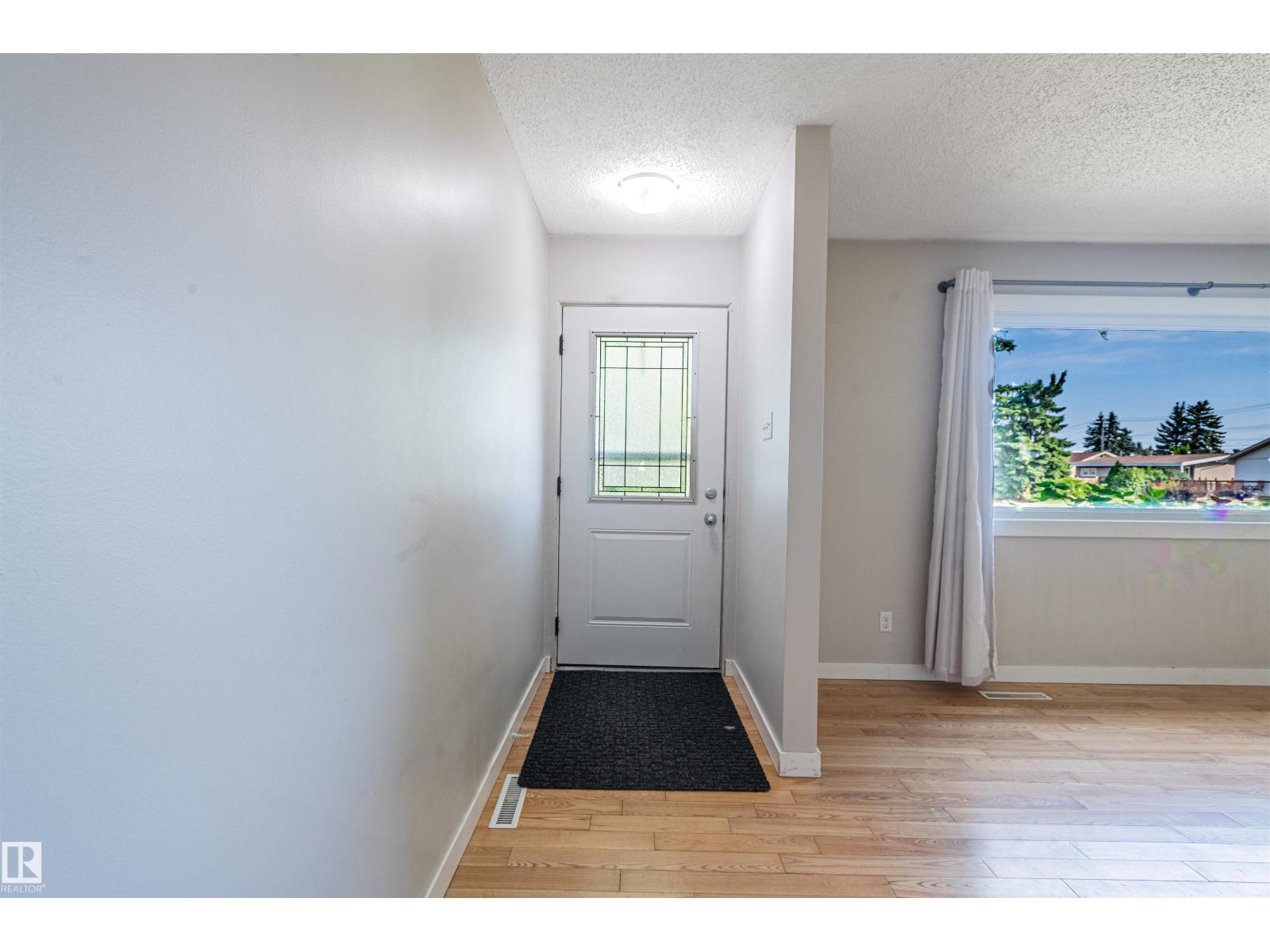 5207 103 Av Nw Property Photo 9