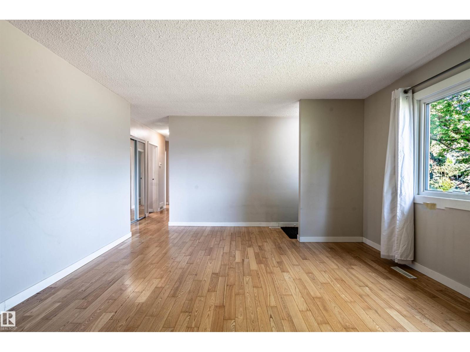 5207 103 Av Nw Property Photo 14