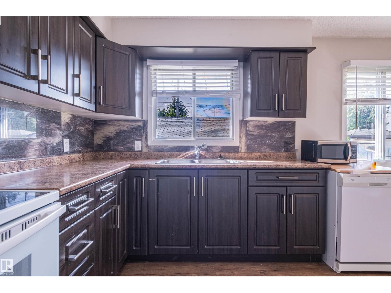 5207 103 Av Nw Property Photo 18