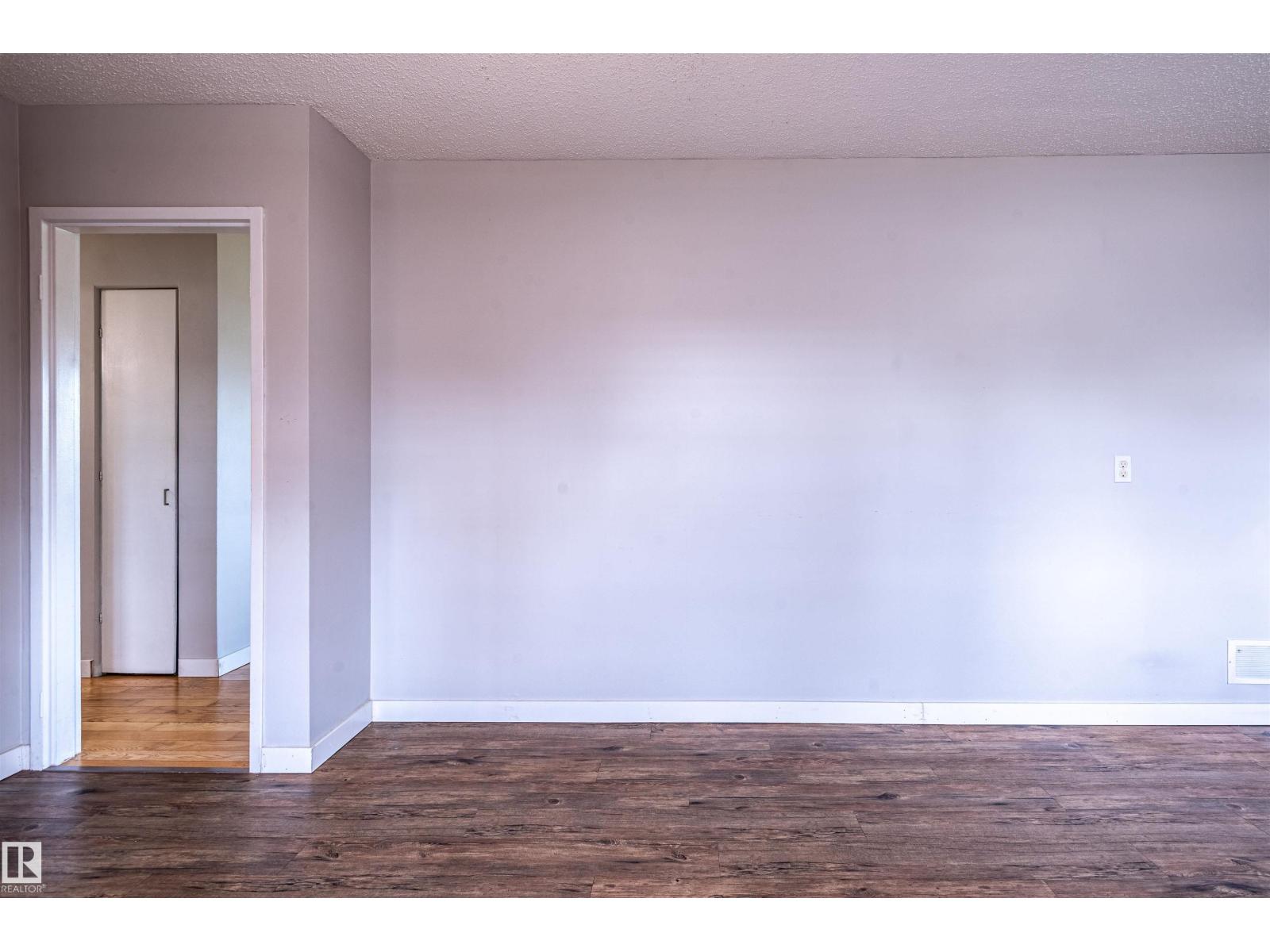 5207 103 Av Nw Property Photo 21