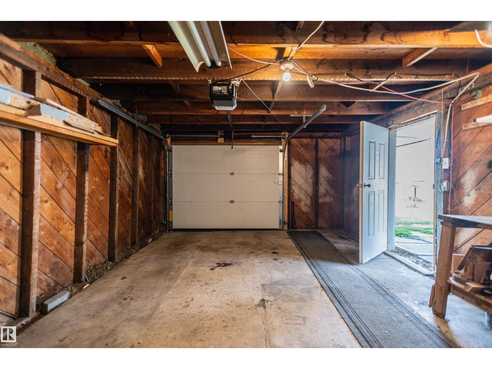 5207 103 Av Nw Property Photo 68