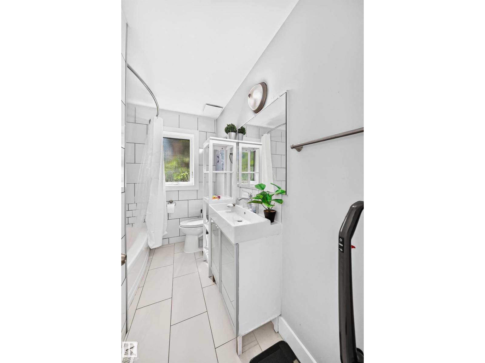 10139 74 St Nw Property Photo 15