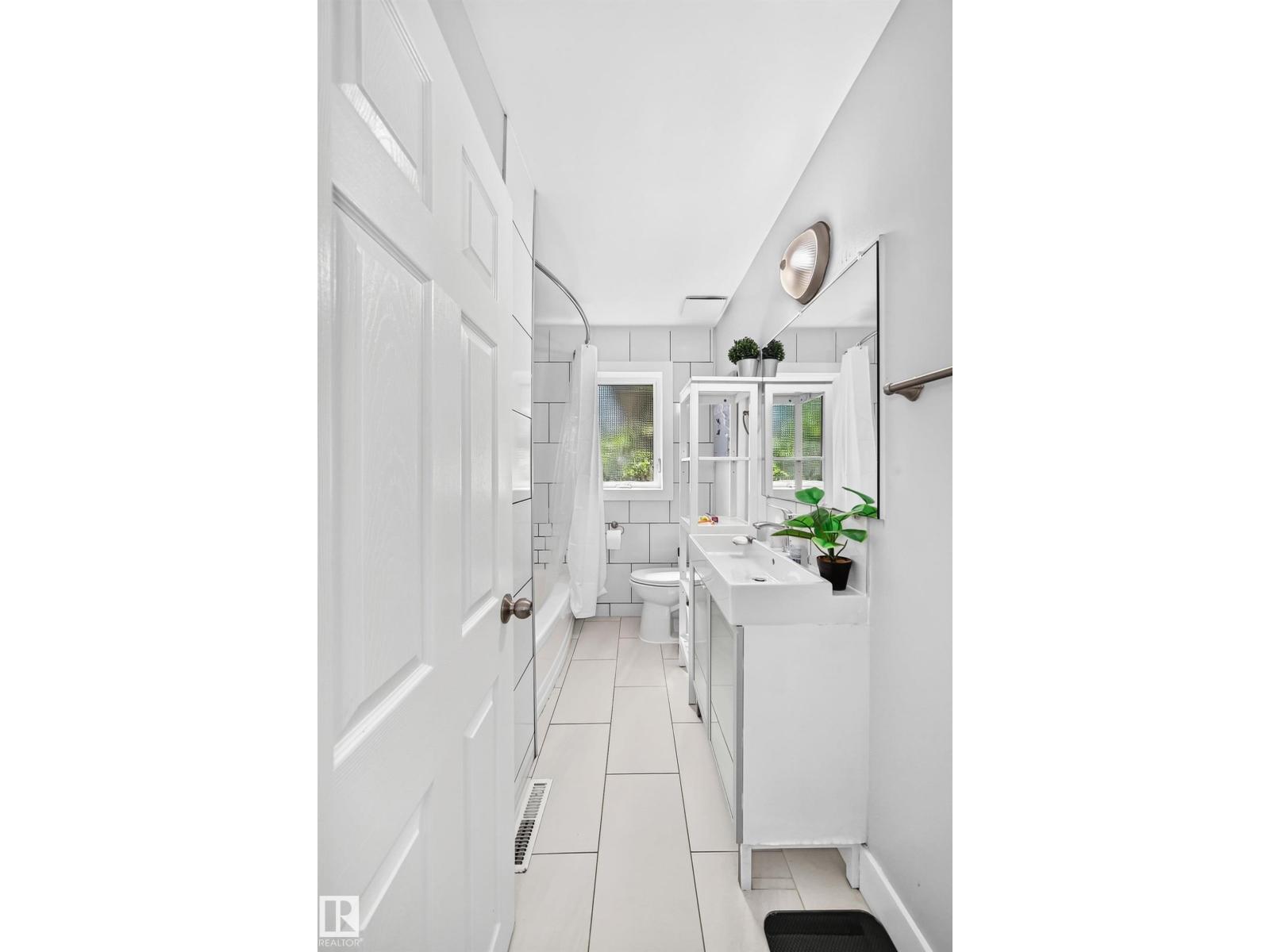 10139 74 St Nw Property Photo 16