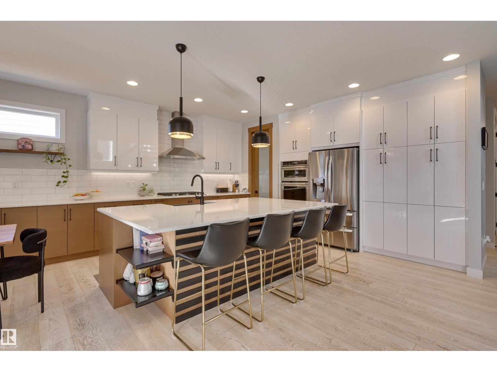 550 Eagleson Wd Nw Property Photo 3