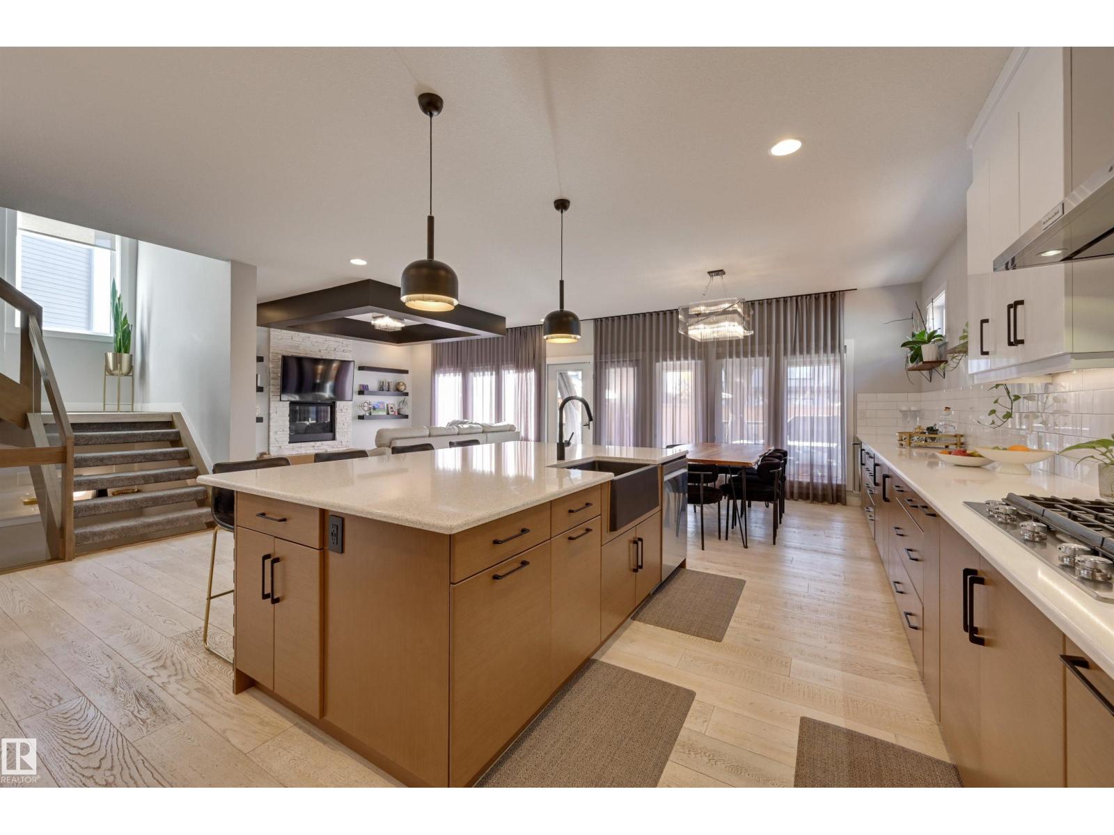 550 Eagleson Wd Nw Property Photo 5