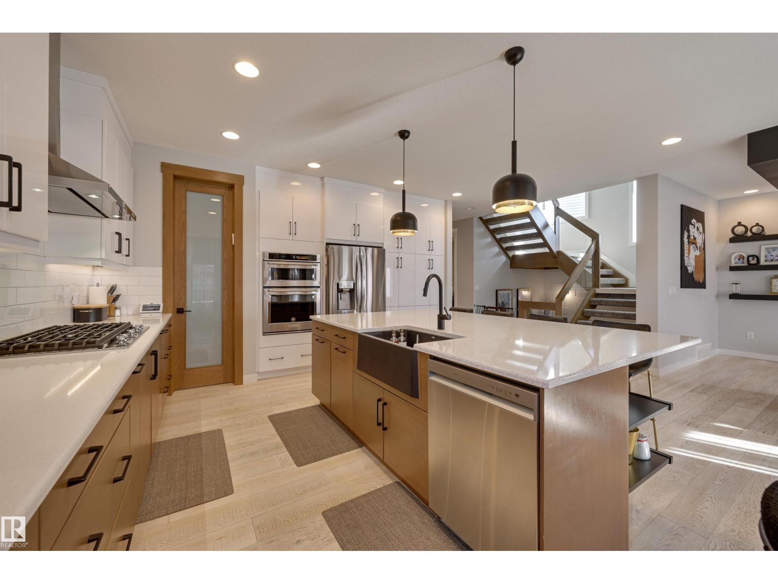 550 Eagleson Wd Nw Property Photo 8