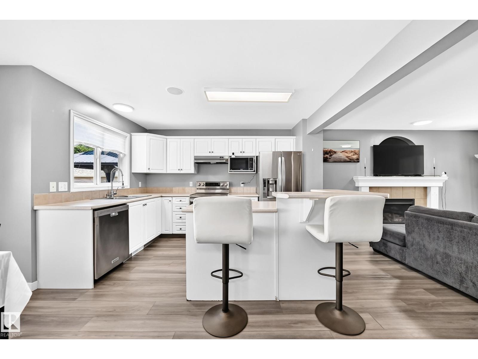 7824 14 Av Sw Property Photo 4