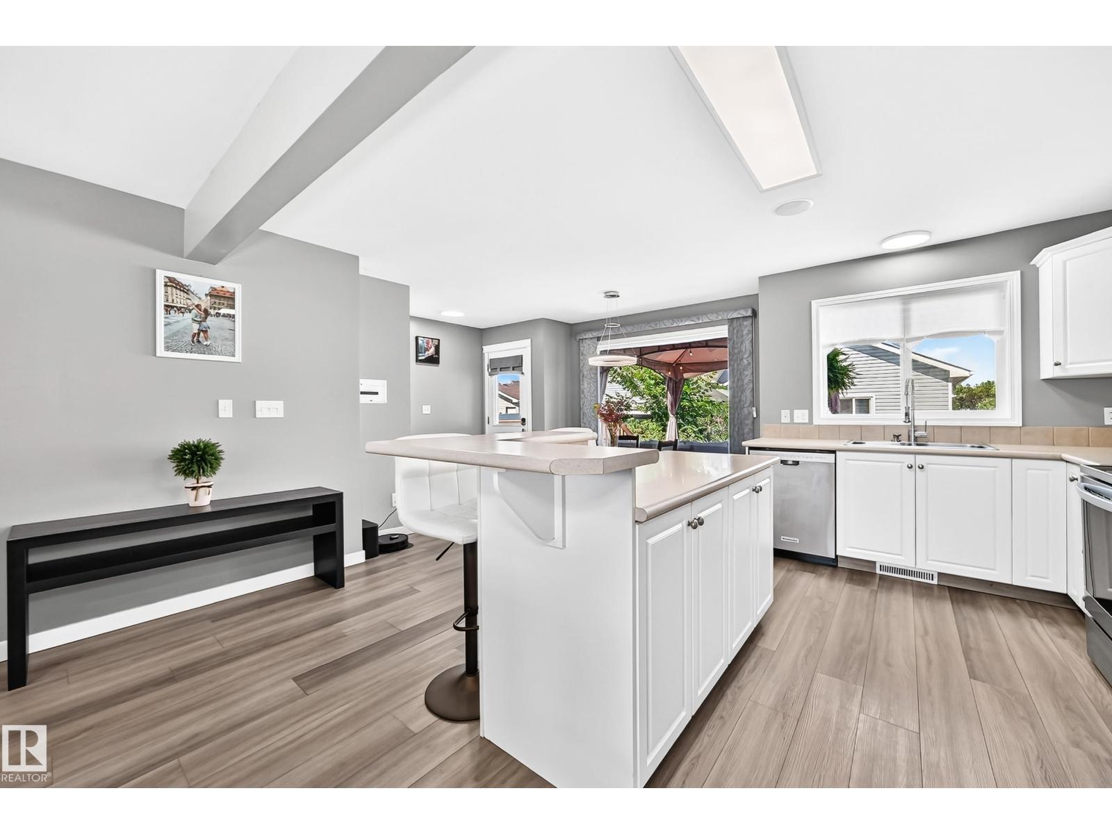 7824 14 Av Sw Property Photo 7