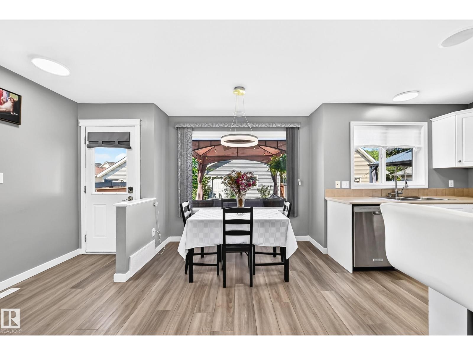 7824 14 Av Sw Property Photo 12