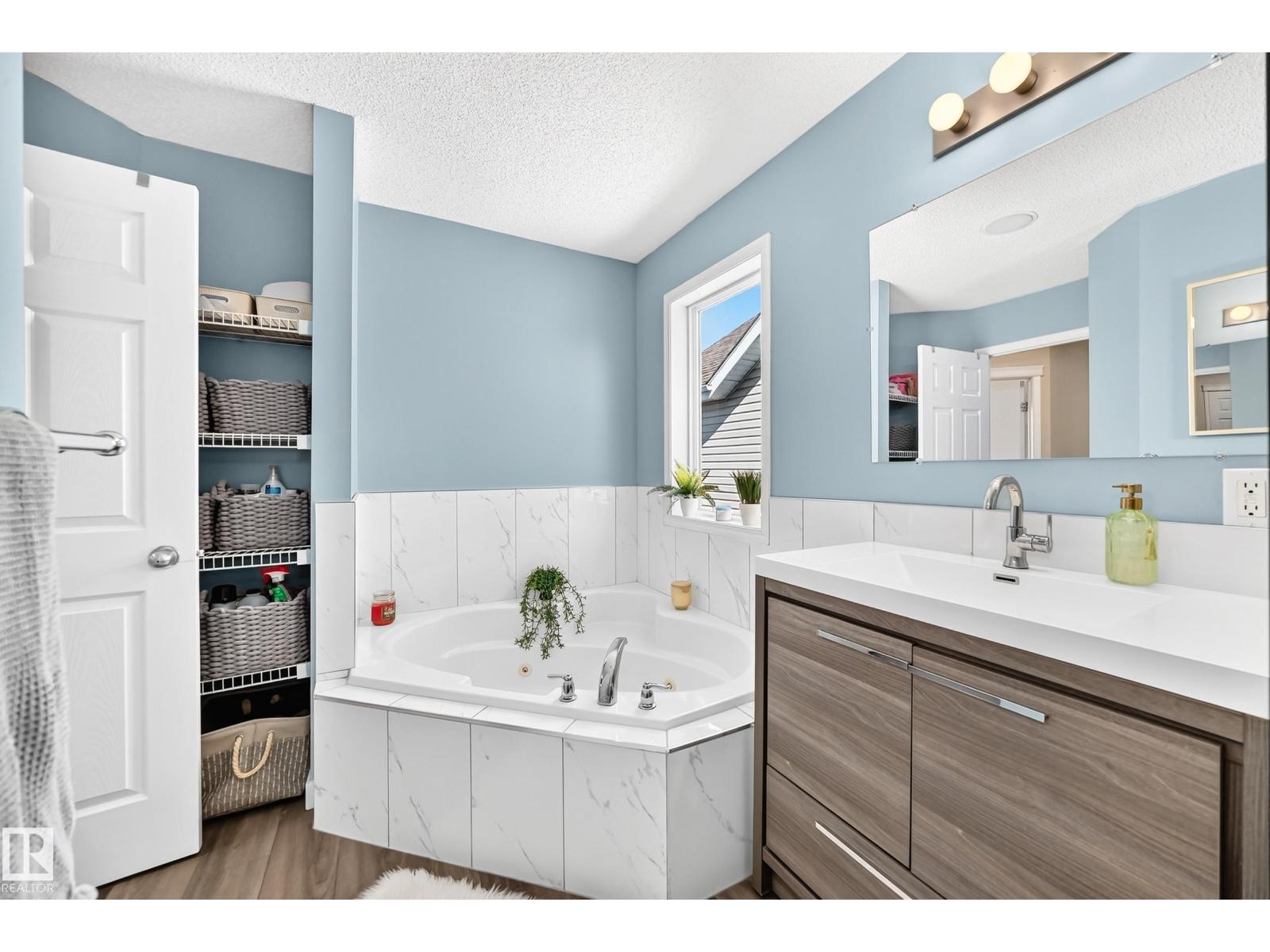 7824 14 Av Sw Property Photo 19