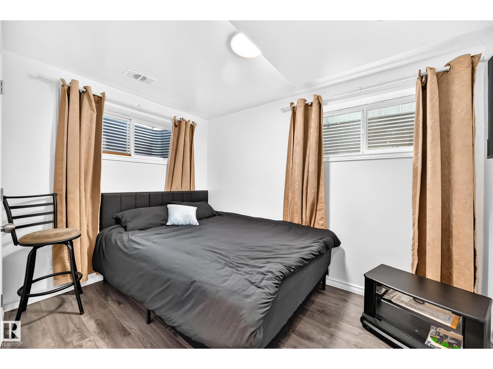 7824 14 Av Sw Property Photo 25