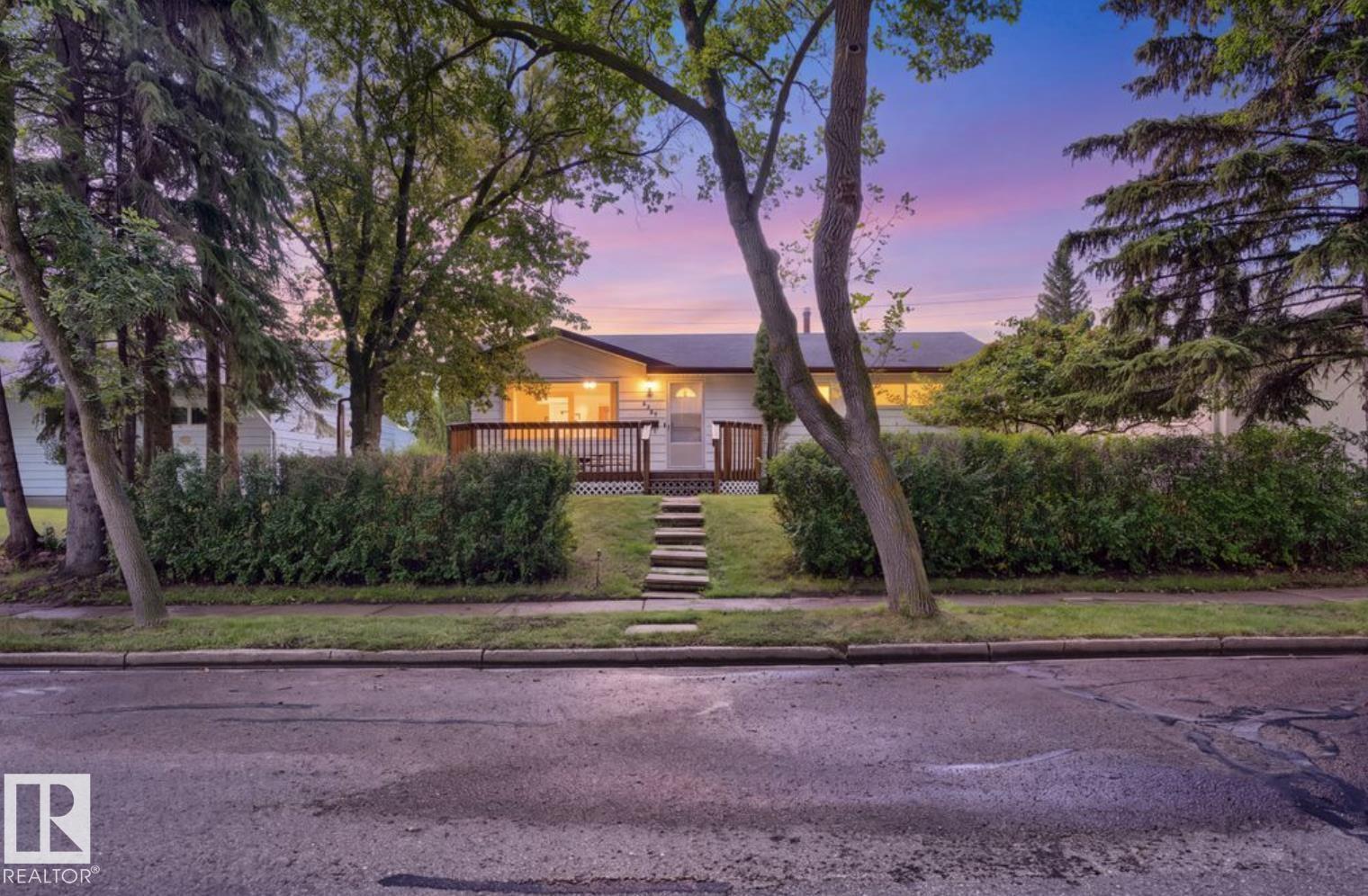6221 44b Avenue Property Photo 1