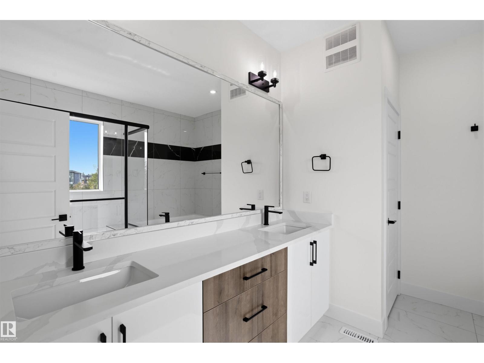 3211 5 Av Sw Property Photo 32