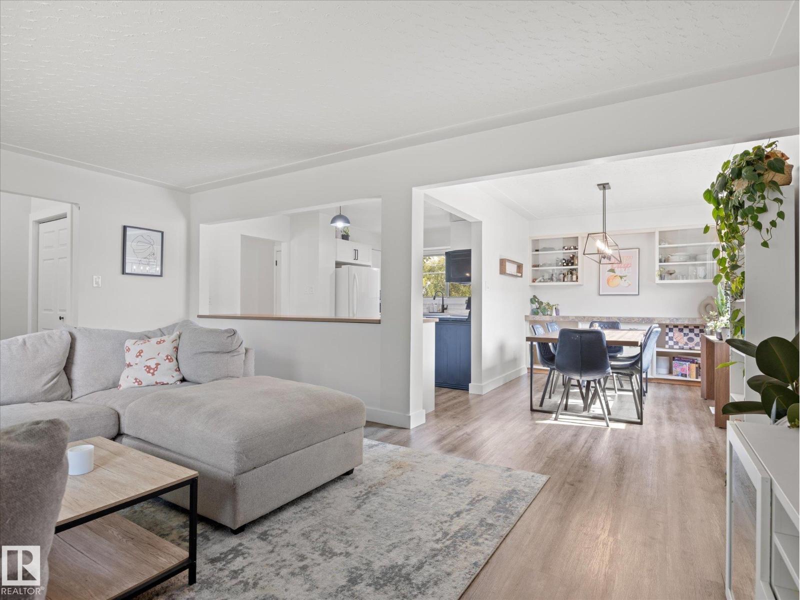 8905 157 St Nw Property Photo 1