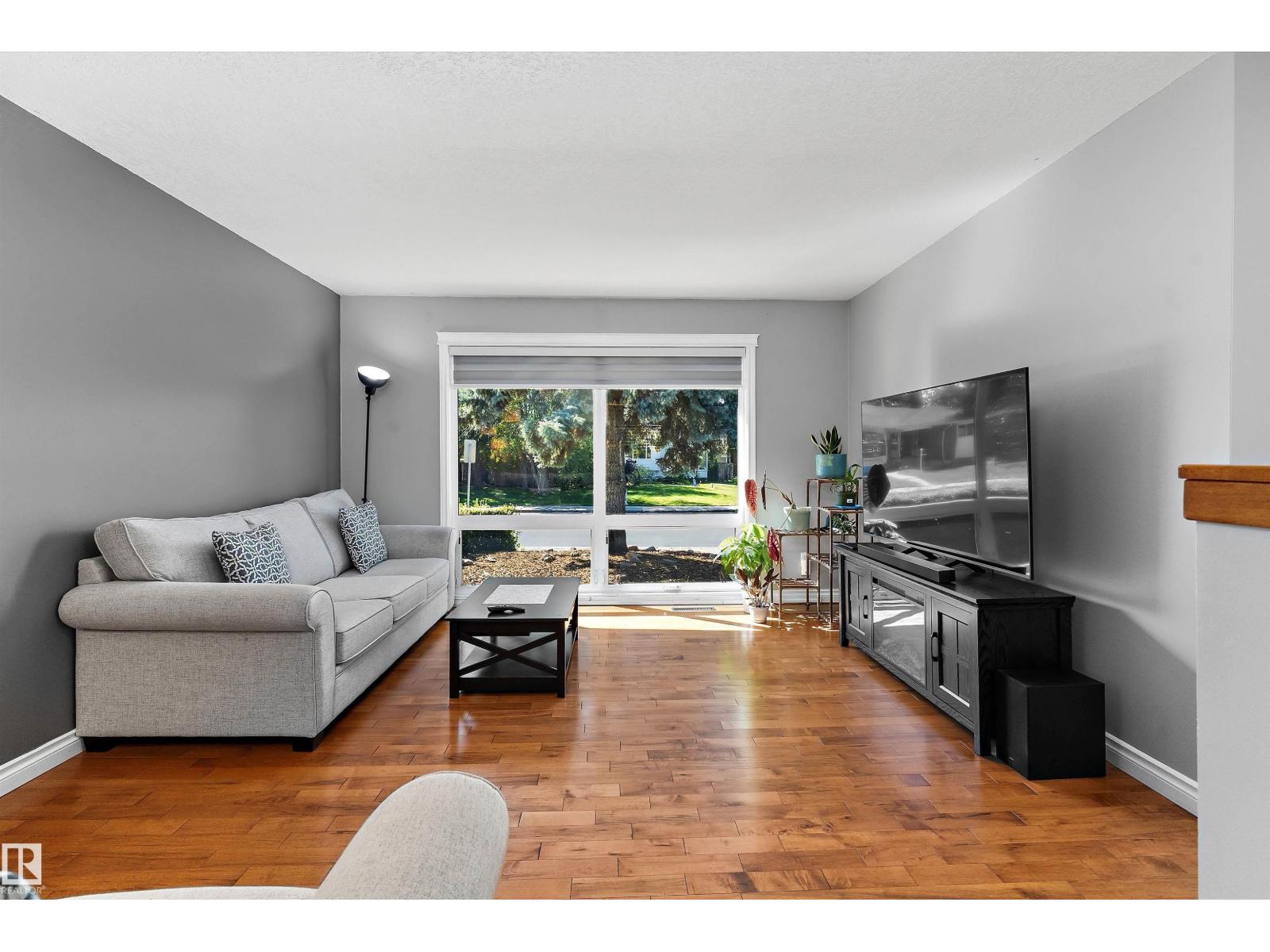 3839 117 St Nw Property Photo 3