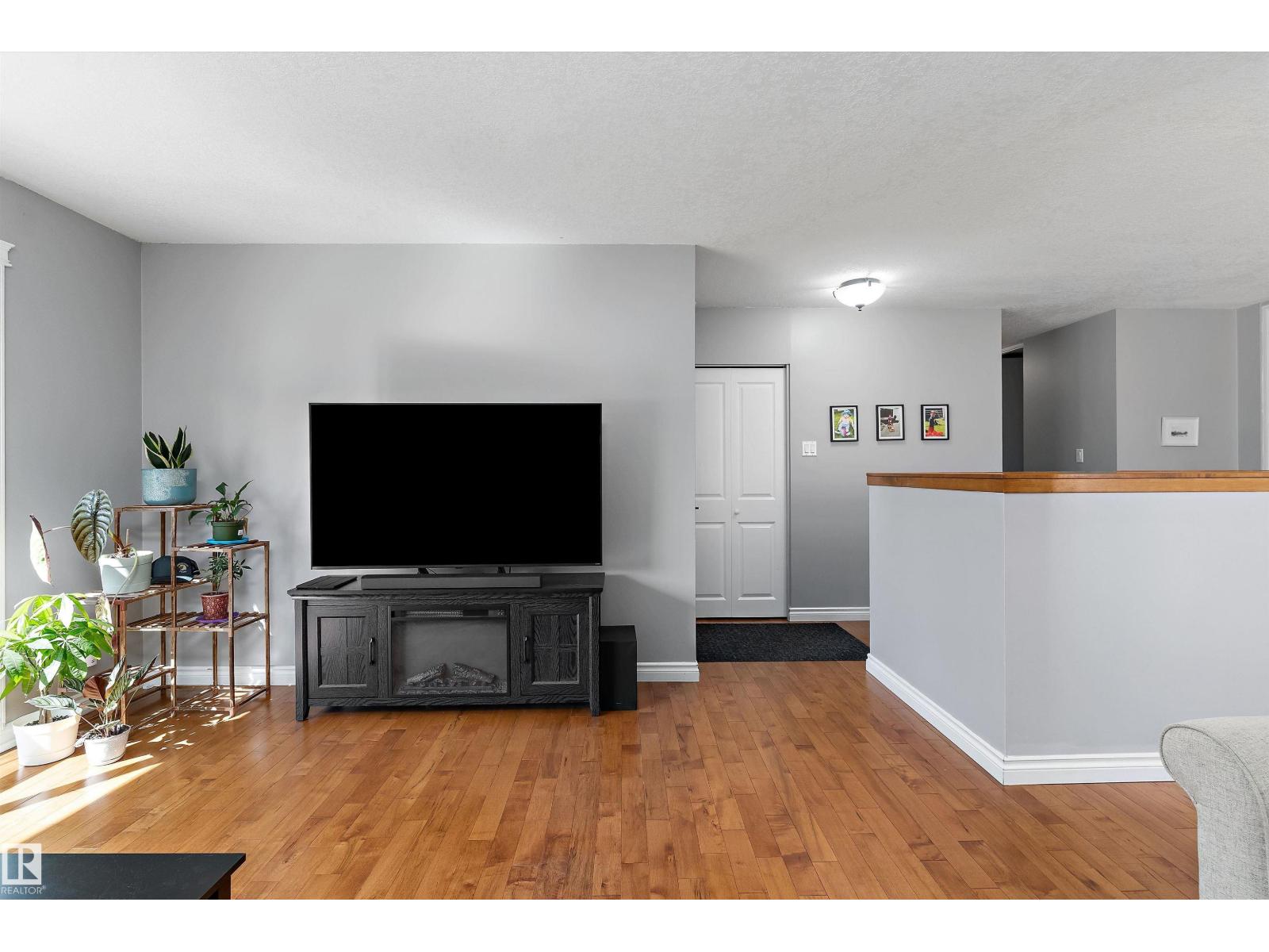 3839 117 St Nw Property Photo 5