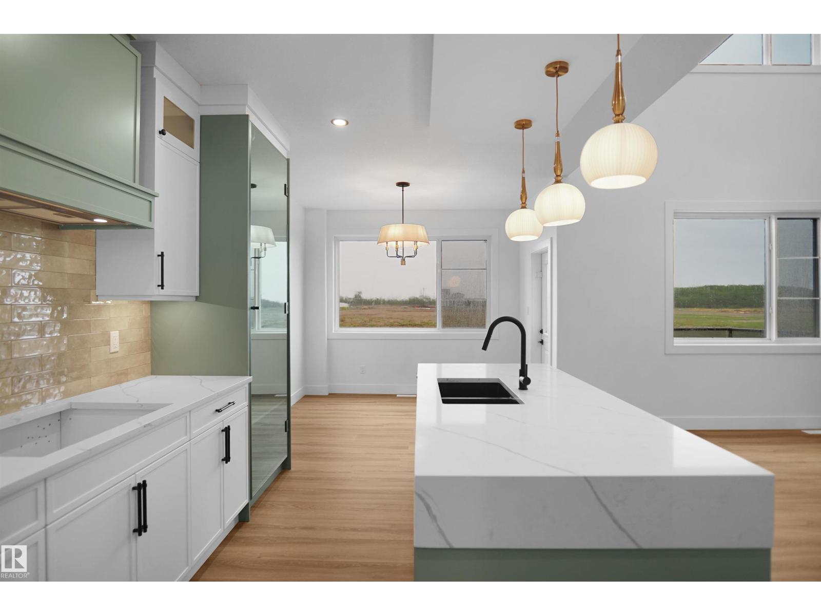 142 Edgewater Ci Property Photo 23