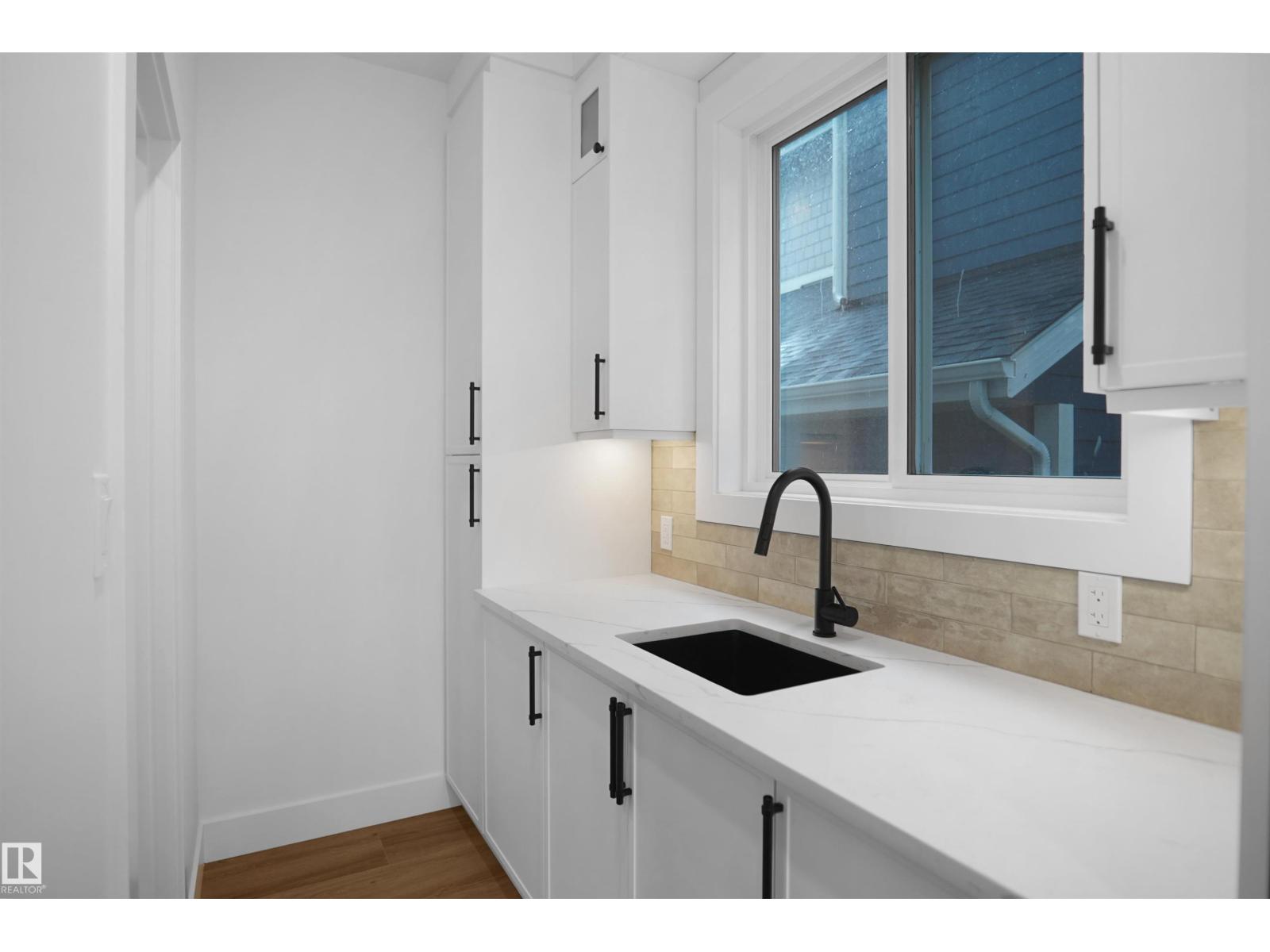 142 Edgewater Ci Property Photo 24