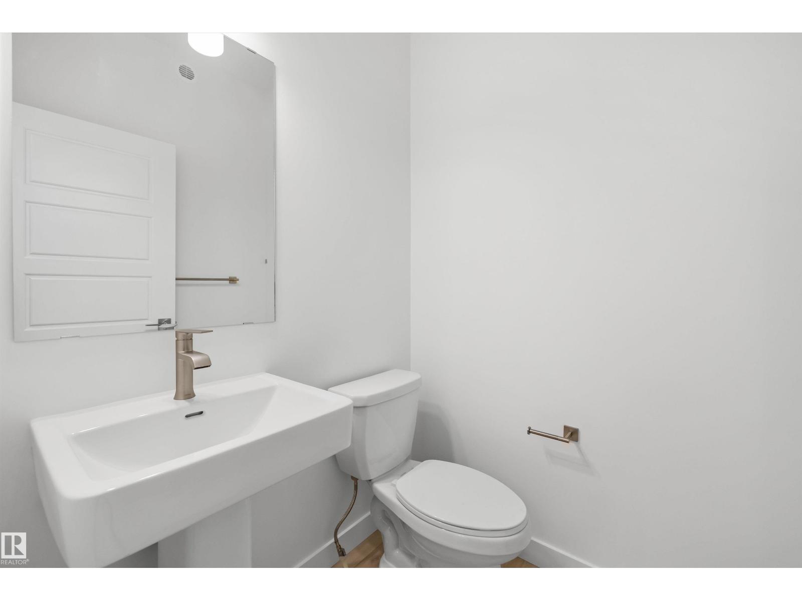 8704 183 Av Nw Property Photo 5
