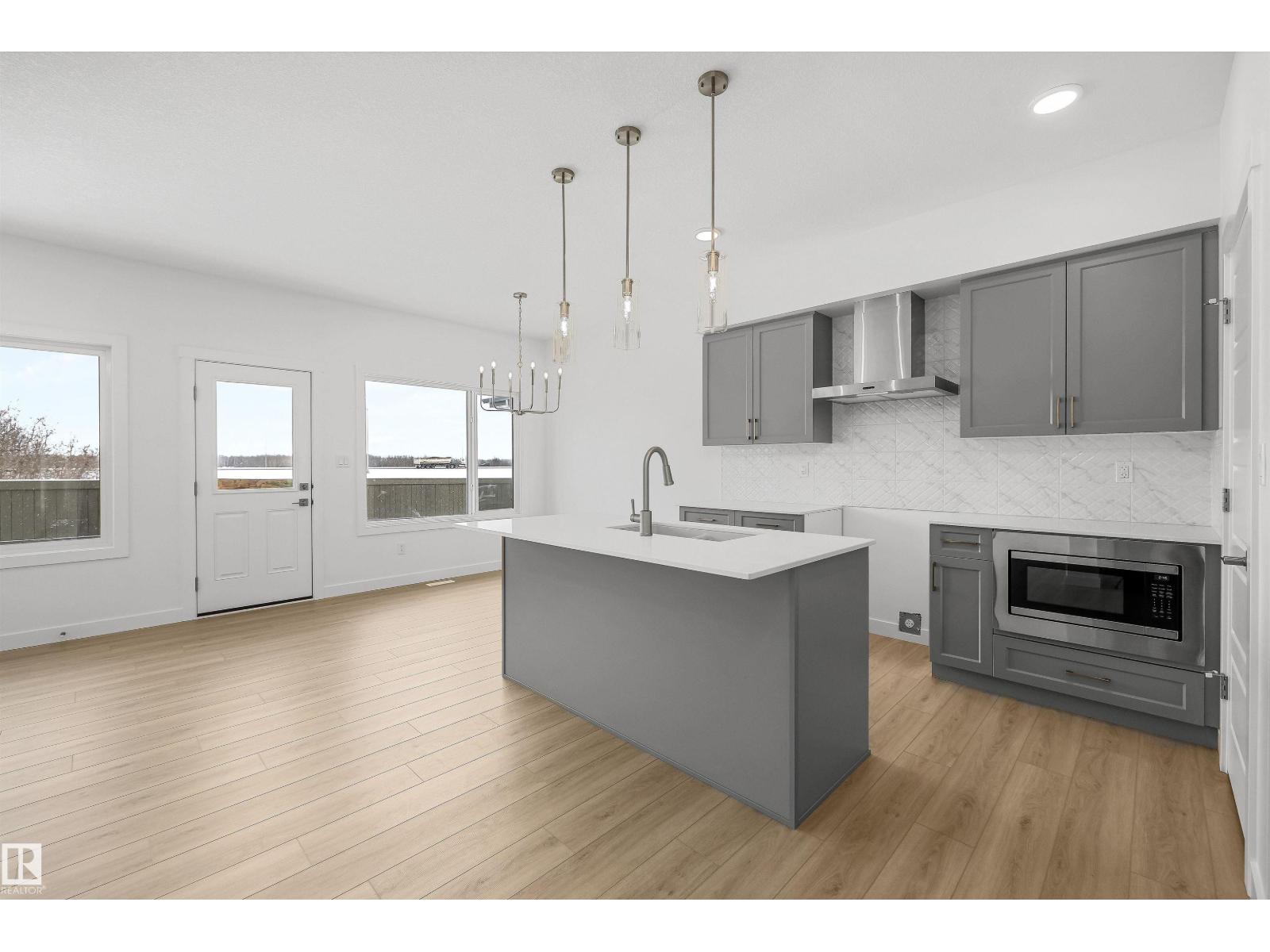8704 183 Av Nw Property Photo 6