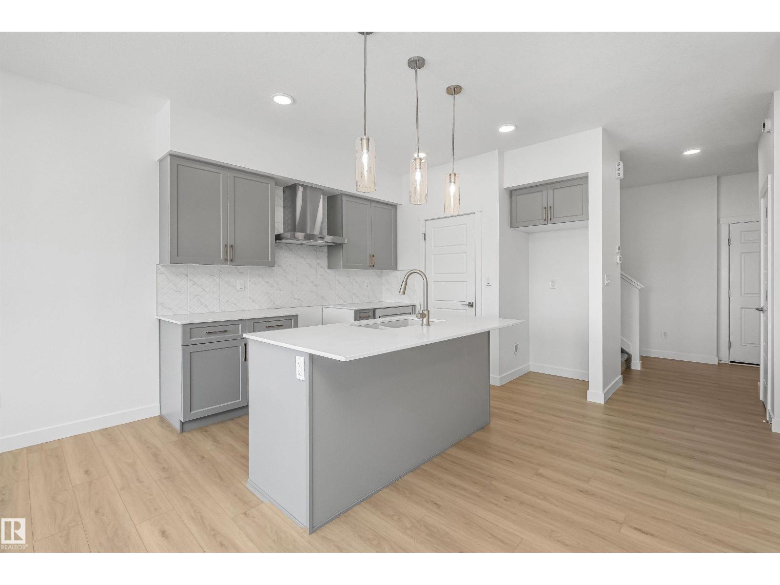 8704 183 Av Nw Property Photo 7