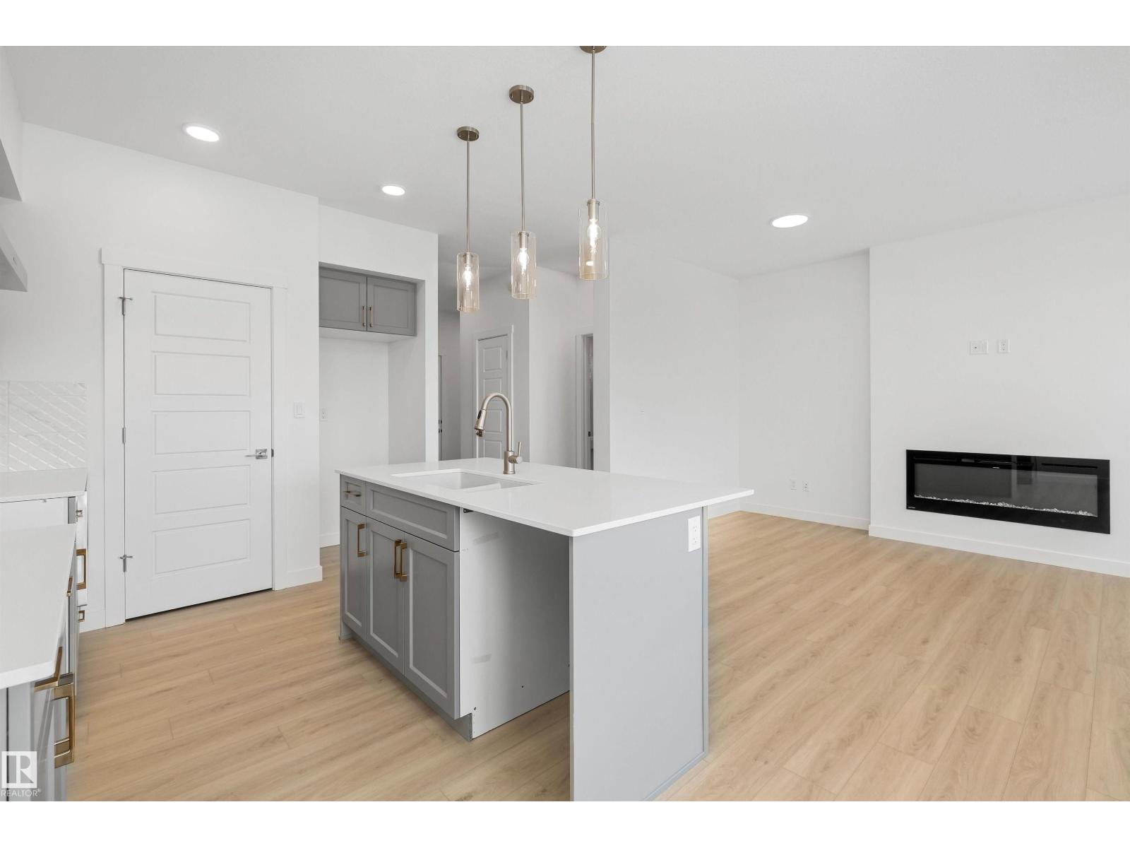 8704 183 Av Nw Property Photo 9