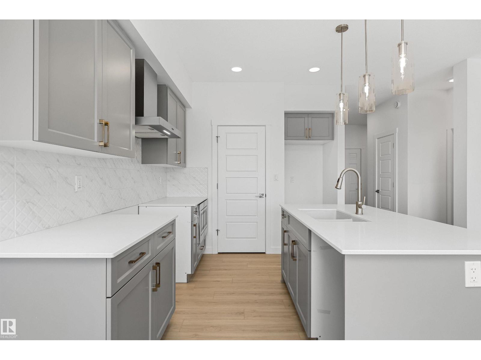 8704 183 Av Nw Property Photo 10