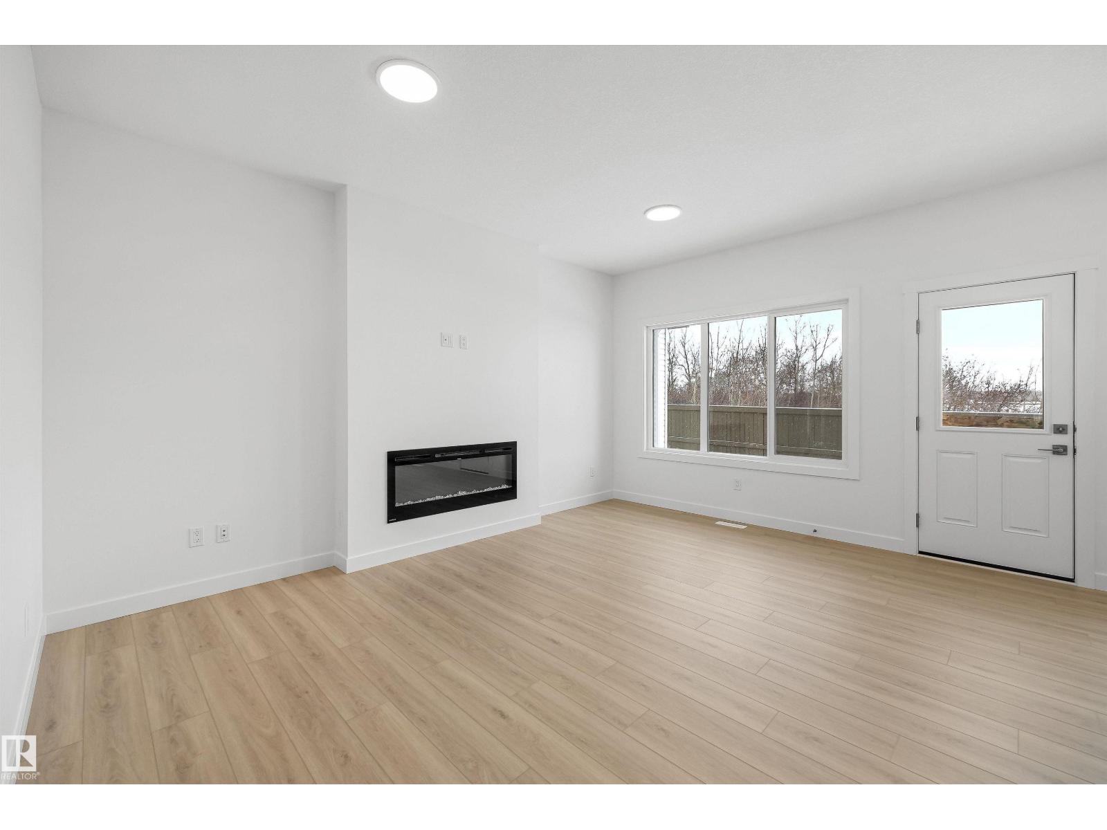 8704 183 Av Nw Property Photo 15