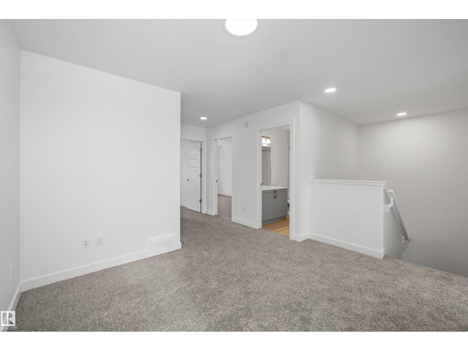 8704 183 Av Nw Property Photo 23