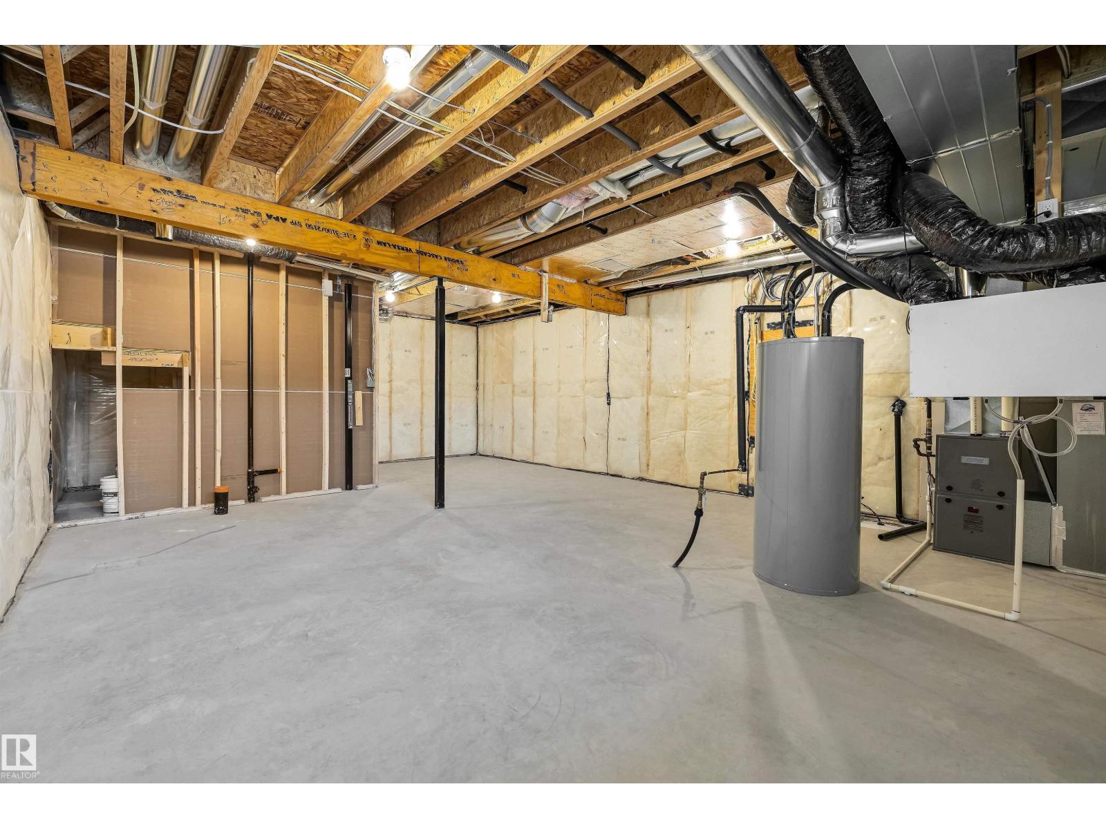 8704 183 Av Nw Property Photo 44