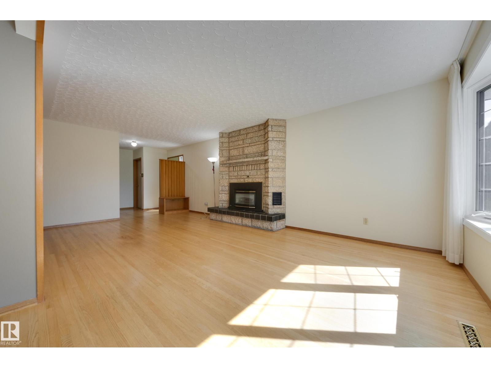 4820 109 Av Nw Property Photo 6