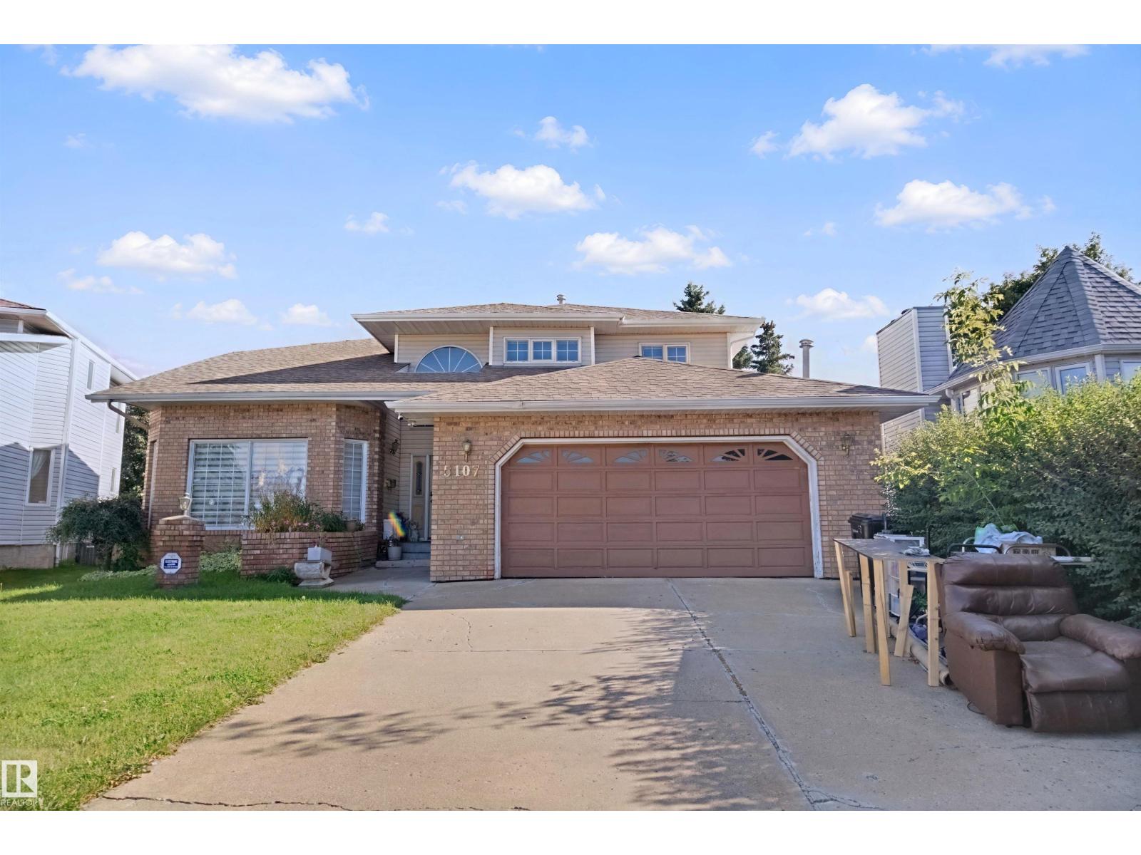 5107 17 Av Nw Property Photo 1